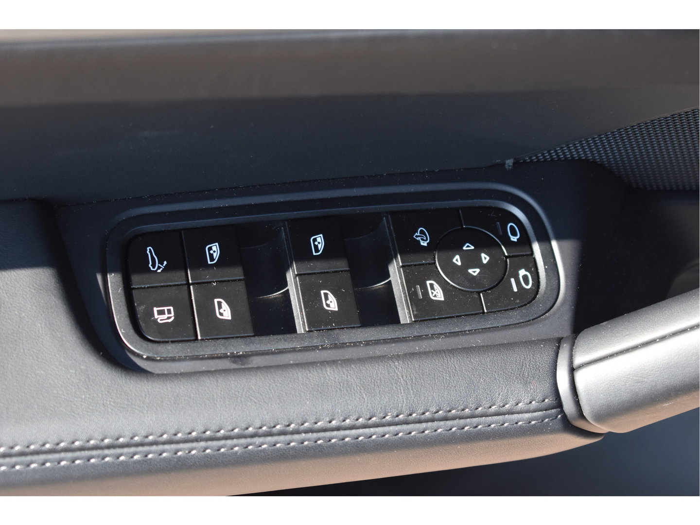 Porsche Cayenne Coupé 3.0 E-Hybrid Spor Chrono 470 pk | NL-Auto | Keyless | Luchtvering | HUD | 360 gr. camera | Softclose | Pano | Nieuwstaat