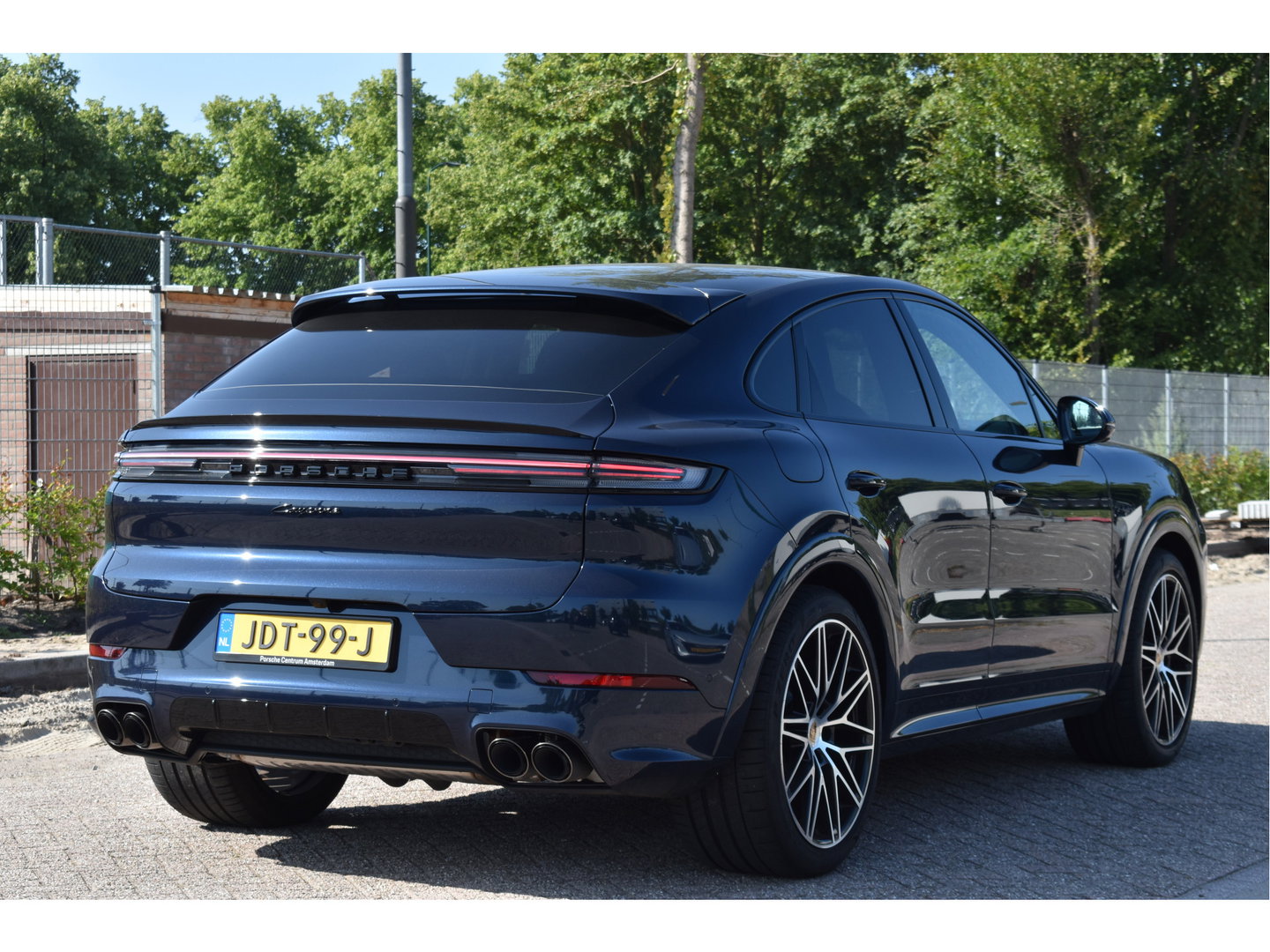 Porsche Cayenne Coupé 3.0 E-Hybrid Spor Chrono 470 pk | NL-Auto | Keyless | Luchtvering | HUD | 360 gr. camera | Softclose | Pano | Nieuwstaat