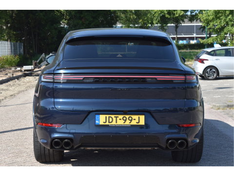 Porsche Cayenne Coupé 3.0 E-Hybrid Spor Chrono 470 pk | NL-Auto | Keyless | Luchtvering | HUD | 360 gr. camera | Softclose | Pano | Nieuwstaat