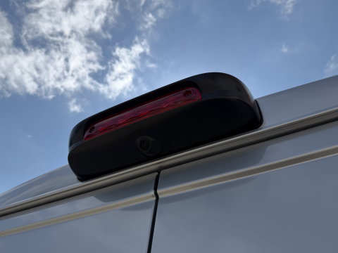 Fiat Ducato Maxi 35H 2.3 MultiJet L2H1 DC 5 persoons / trekhaak 3000 kg! / euro 6 / bpm vrij / zilver metallic / cruise en climate control / ingerichte laadruimte / lease vanaf €