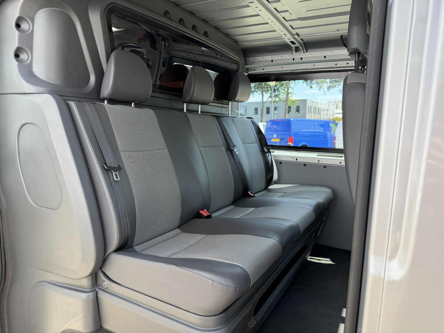 Fiat Ducato Maxi 35H 2.3 MultiJet L2H1 DC 5 persoons / trekhaak 3000 kg! / euro 6 / bpm vrij / zilver metallic / cruise en climate control / ingerichte laadruimte / lease vanaf €