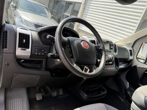 Fiat Ducato Maxi 35H 2.3 MultiJet L2H1 DC 5 persoons / trekhaak 3000 kg! / euro 6 / bpm vrij / zilver metallic / cruise en climate control / ingerichte laadruimte / lease vanaf €
