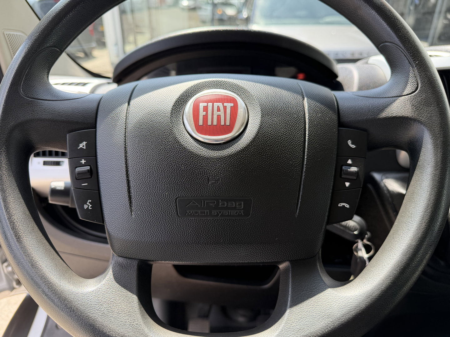 Fiat Ducato Maxi 35H 2.3 MultiJet L2H1 DC 5 persoons / trekhaak 3000 kg! / euro 6 / bpm vrij / zilver metallic / cruise en climate control / ingerichte laadruimte / lease vanaf €