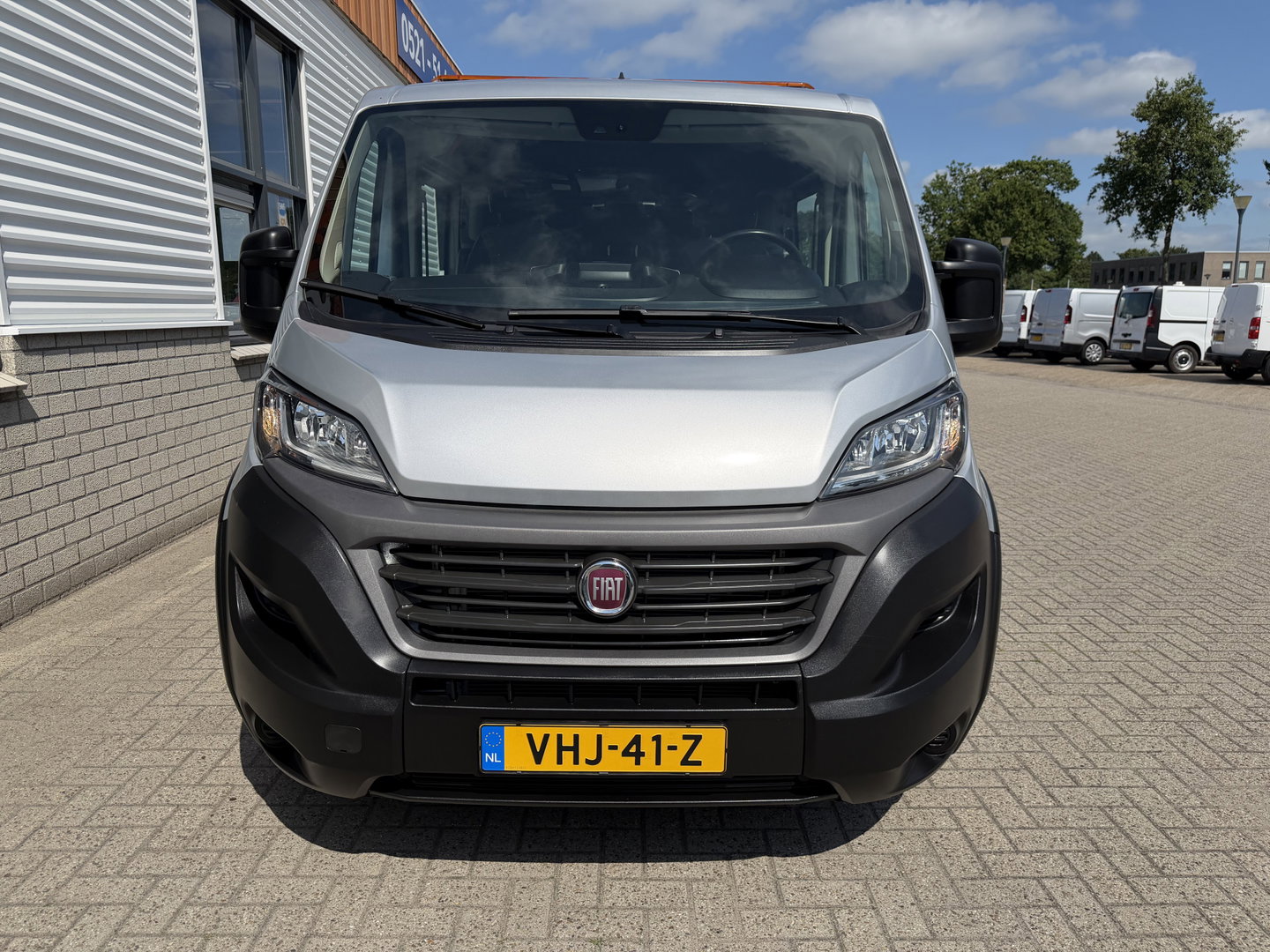 Fiat Ducato Maxi 35H 2.3 MultiJet L2H1 DC 5 persoons / trekhaak 3000 kg! / euro 6 / bpm vrij / zilver metallic / cruise en climate control / ingerichte laadruimte / lease vanaf €