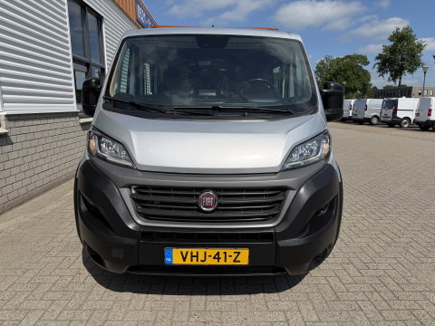 Fiat Ducato Maxi 35H 2.3 MultiJet L2H1 DC 5 persoons / trekhaak 3000 kg! / euro 6 / bpm vrij / zilver metallic / cruise en climate control / ingerichte laadruimte / lease vanaf €