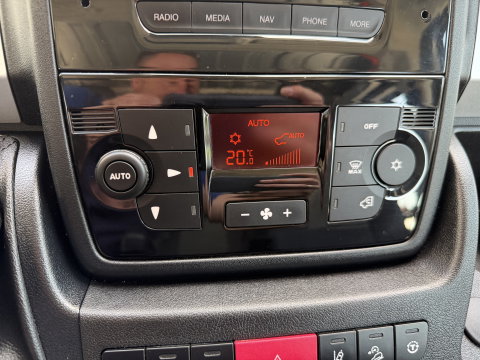 Fiat Ducato Maxi 35H 2.3 MultiJet L2H1 DC 5 persoons / trekhaak 3000 kg! / euro 6 / bpm vrij / zilver metallic / cruise en climate control / ingerichte laadruimte / lease vanaf €