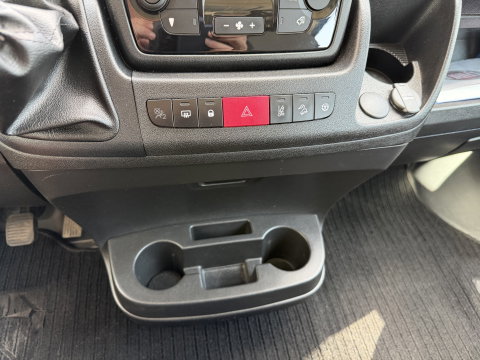 Fiat Ducato Maxi 35H 2.3 MultiJet L2H1 DC 5 persoons / trekhaak 3000 kg! / euro 6 / bpm vrij / zilver metallic / cruise en climate control / ingerichte laadruimte / lease vanaf €