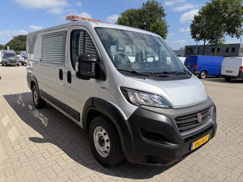 Fiat Ducato Maxi 35H 2.3 MultiJet L2H1 DC 5 persoons / trekhaak 3000 kg! / euro 6 / bpm vrij / zilver metallic / cruise en climate control / ingerichte laadruimte / lease vanaf €