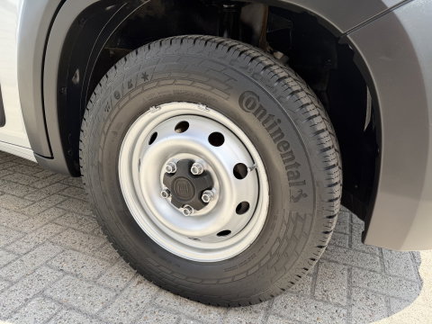 Fiat Ducato Maxi 35H 2.3 MultiJet L2H1 DC 5 persoons / trekhaak 3000 kg! / euro 6 / bpm vrij / zilver metallic / cruise en climate control / ingerichte laadruimte / lease vanaf €