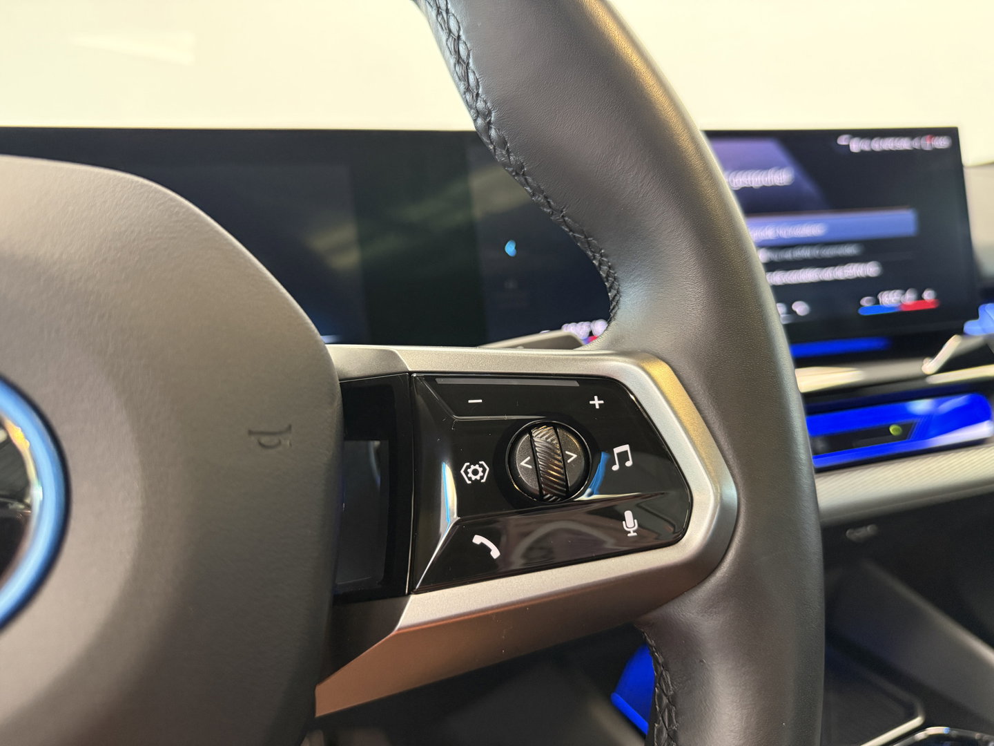 BMW i5 eDrive40 84 kWh Head-Up ACC PDC Trekhaak M-Sport Leder 24 Maanden garantie* (Vraag naar de voorwaarden)