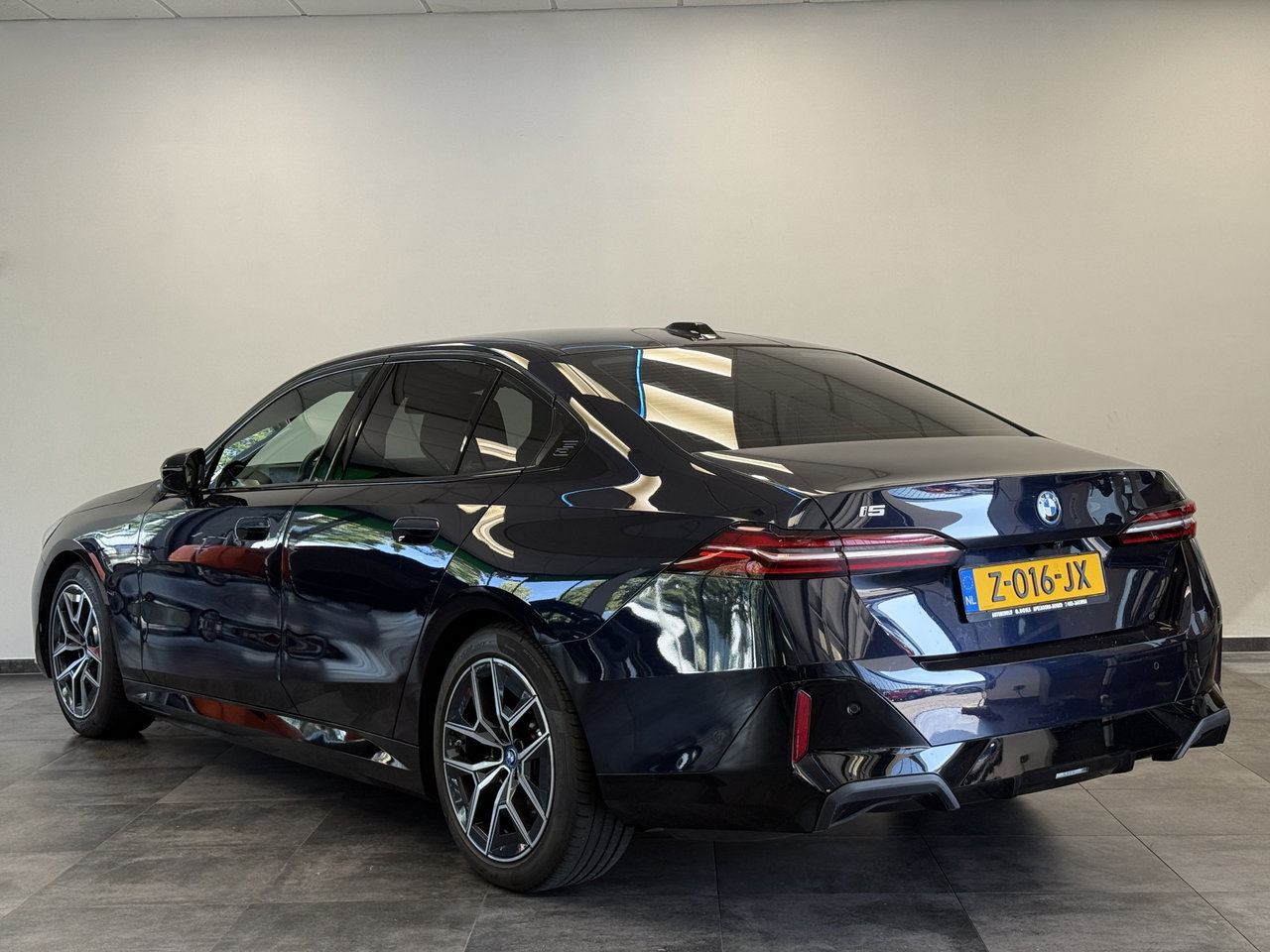 BMW i5
