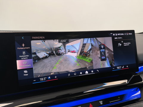BMW i5 eDrive40 84 kWh Head-Up ACC PDC Trekhaak M-Sport Leder 24 Maanden garantie* (Vraag naar de voorwaarden)