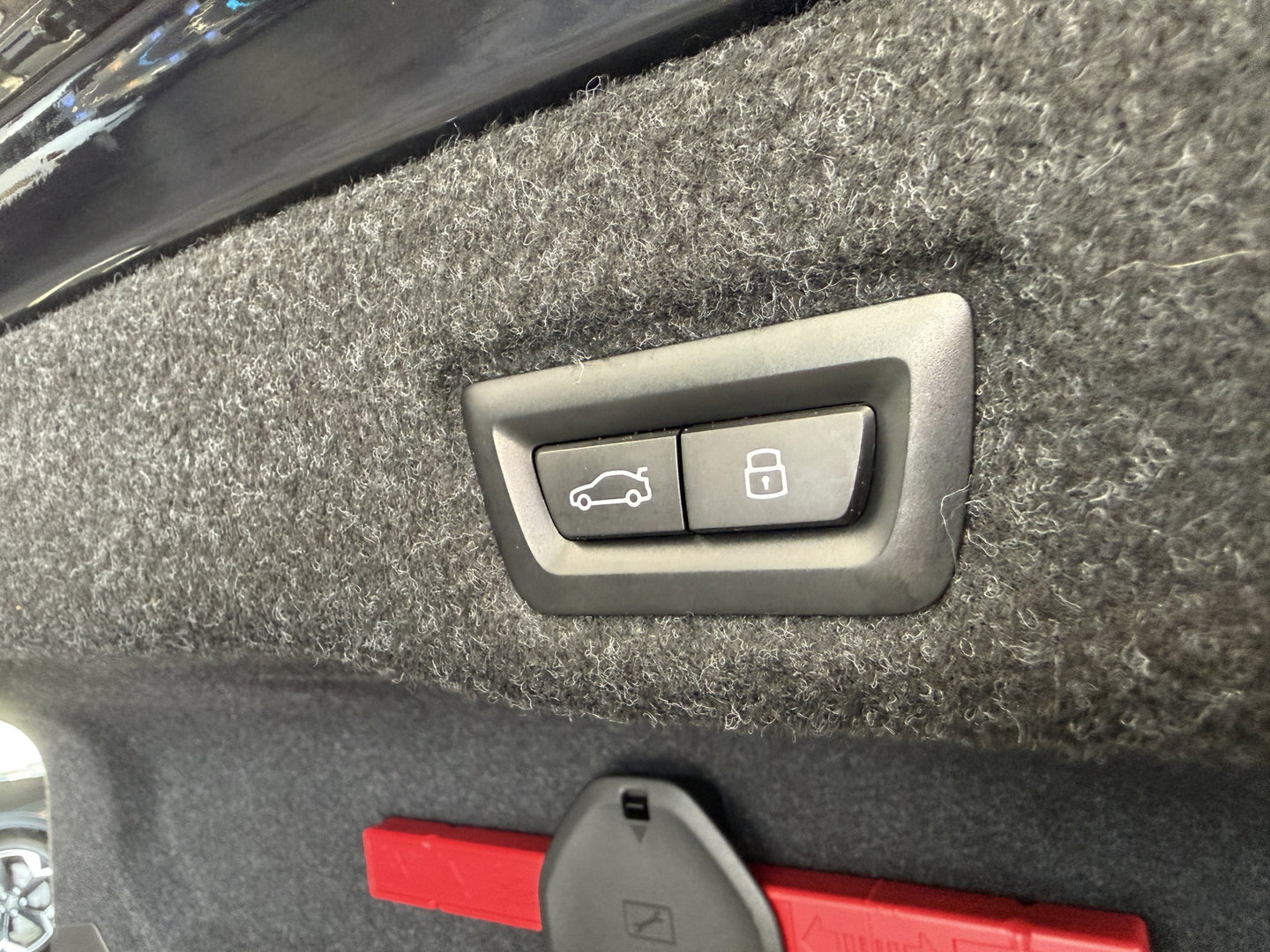 BMW i5 eDrive40 84 kWh Head-Up ACC PDC Trekhaak M-Sport Leder 24 Maanden garantie* (Vraag naar de voorwaarden)