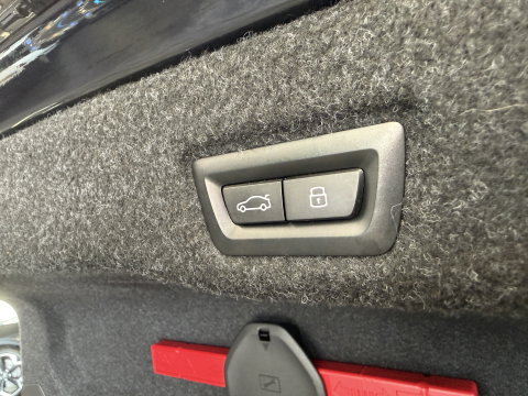 BMW i5 eDrive40 84 kWh Head-Up ACC PDC Trekhaak M-Sport Leder 24 Maanden garantie* (Vraag naar de voorwaarden)