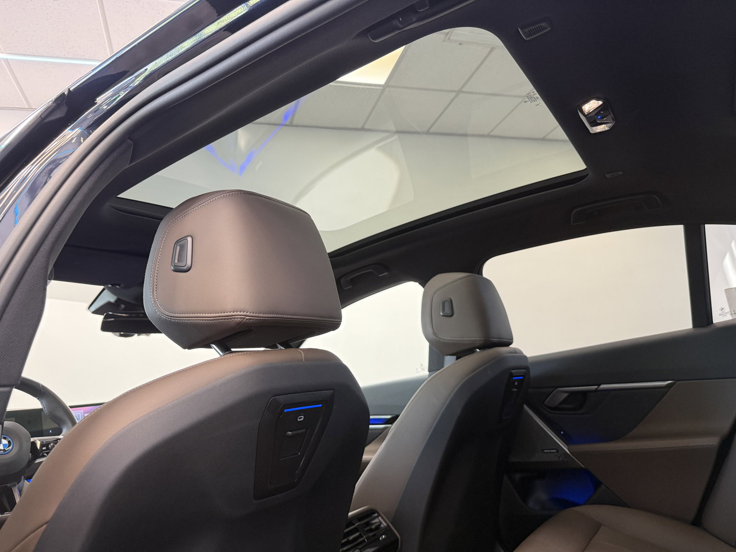 BMW i5 eDrive40 84 kWh Head-Up ACC PDC Trekhaak M-Sport Leder 24 Maanden garantie* (Vraag naar de voorwaarden)