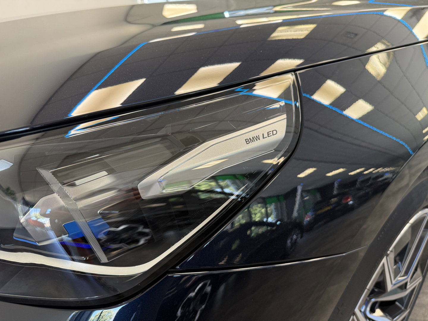 BMW i5 eDrive40 84 kWh Head-Up ACC PDC Trekhaak M-Sport Leder 24 Maanden garantie* (Vraag naar de voorwaarden)