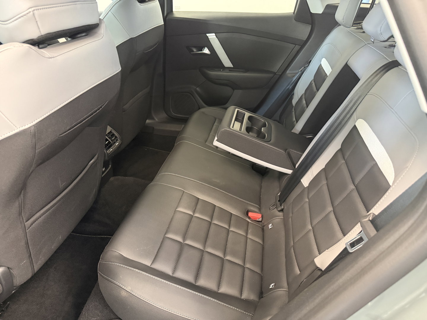 Citroën ë-C4 Max 156pk Extended range 54 kWh ACC PDC Blindspot Carplay 24 Maanden garantie* (Vraag naar de voorwaarden)