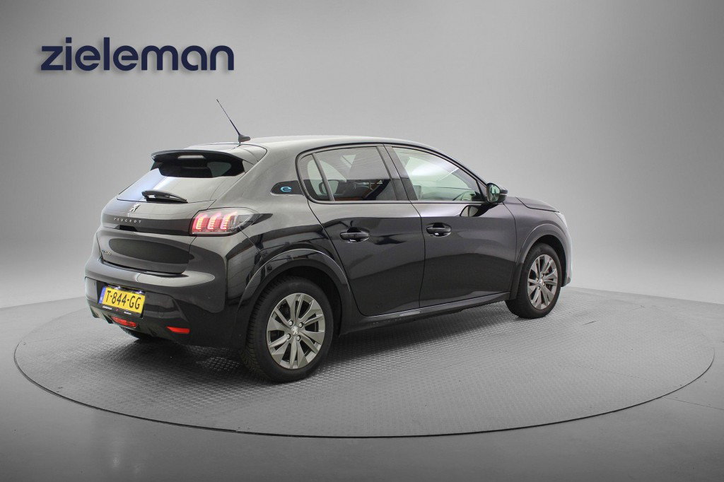 Peugeot e-208