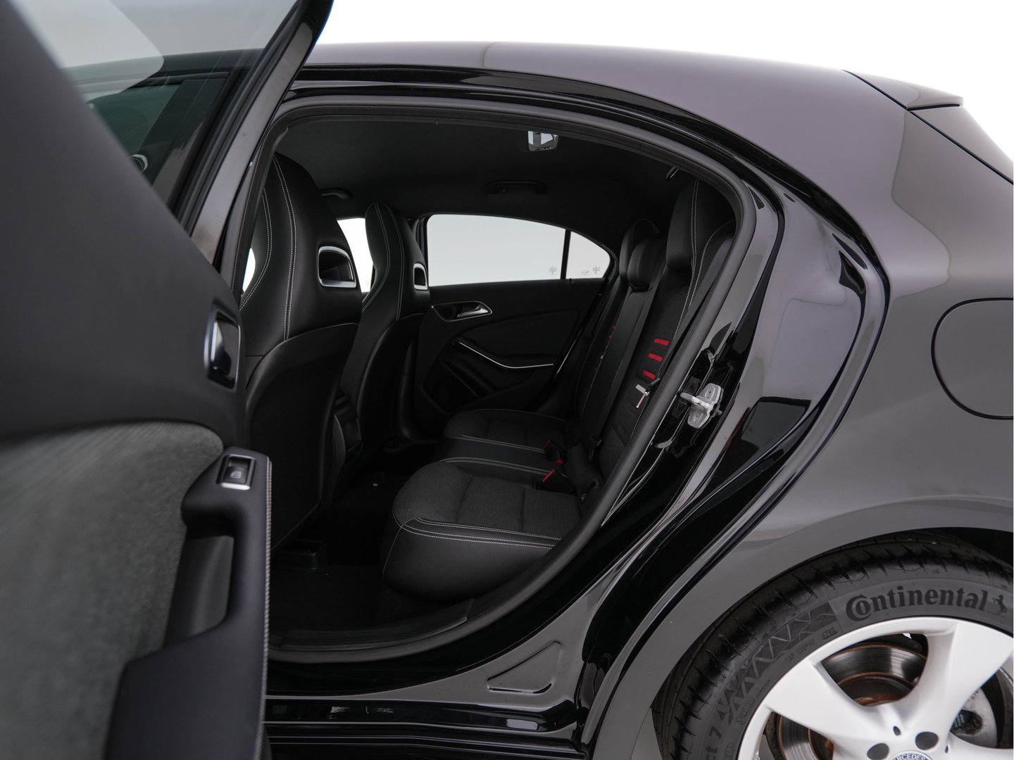 Mercedes-Benz A-Klasse 180 d Business Solution *LEATHER-FABRIC | FULL-LED | NAVI-FULLMAP | CAMERA | HEATED-SPORTSEATS | PRIVACY-GLASS | ECC | PDC | CRUISE | 17''ALU*