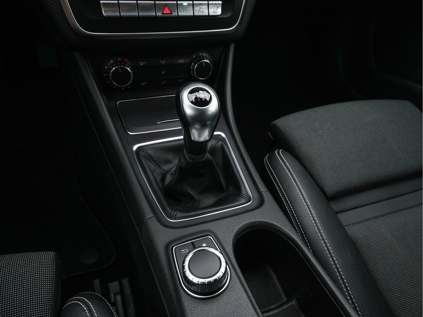 Mercedes-Benz A-Klasse 180 d Business Solution *LEATHER-FABRIC | FULL-LED | NAVI-FULLMAP | CAMERA | HEATED-SPORTSEATS | PRIVACY-GLASS | ECC | PDC | CRUISE | 17''ALU*