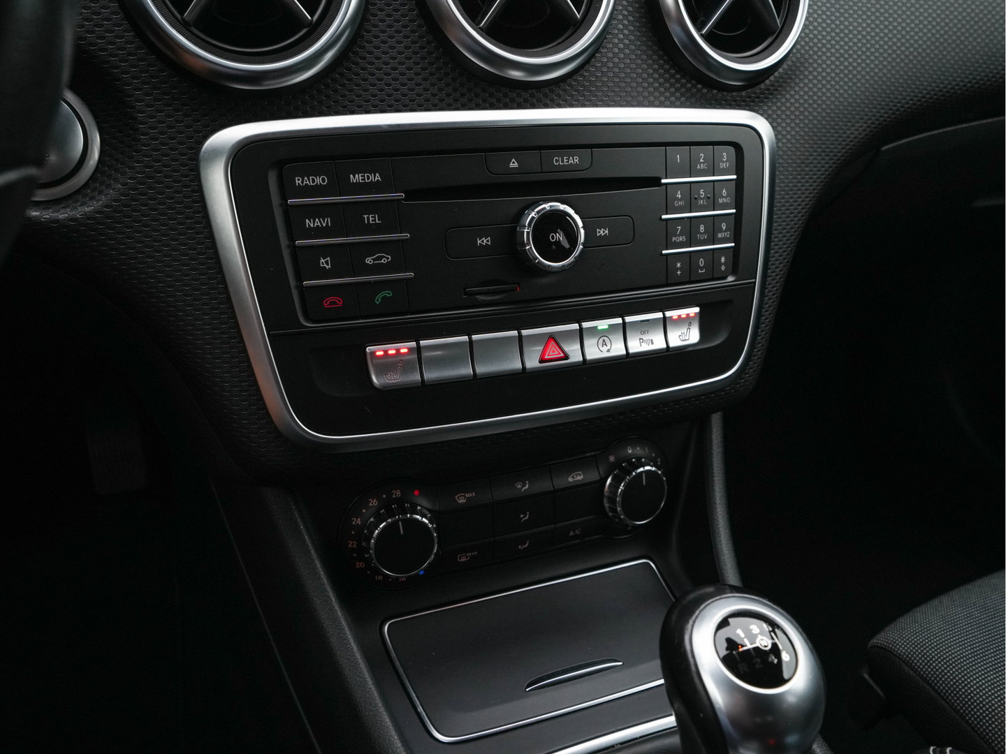 Mercedes-Benz A-Klasse 180 d Business Solution *LEATHER-FABRIC | FULL-LED | NAVI-FULLMAP | CAMERA | HEATED-SPORTSEATS | PRIVACY-GLASS | ECC | PDC | CRUISE | 17''ALU*