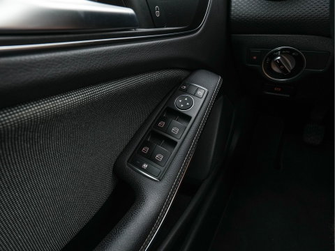 Mercedes-Benz A-Klasse 180 d Business Solution *LEATHER-FABRIC | FULL-LED | NAVI-FULLMAP | CAMERA | HEATED-SPORTSEATS | PRIVACY-GLASS | ECC | PDC | CRUISE | 17''ALU*