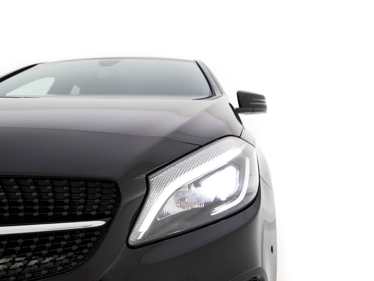 Mercedes-Benz A-Klasse 180 d Business Solution *LEATHER-FABRIC | FULL-LED | NAVI-FULLMAP | CAMERA | HEATED-SPORTSEATS | PRIVACY-GLASS | ECC | PDC | CRUISE | 17''ALU*