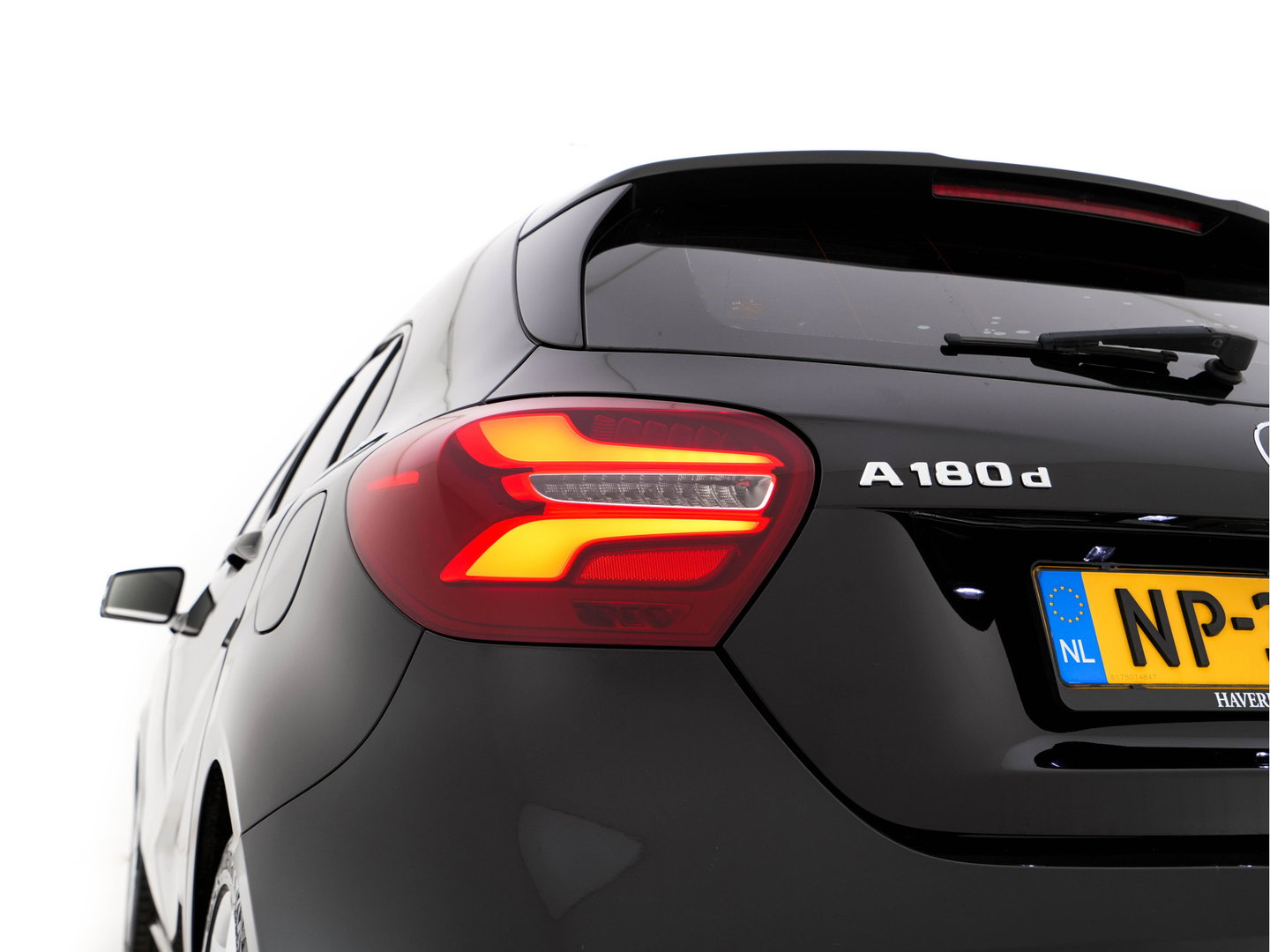 Mercedes-Benz A-Klasse 180 d Business Solution *LEATHER-FABRIC | FULL-LED | NAVI-FULLMAP | CAMERA | HEATED-SPORTSEATS | PRIVACY-GLASS | ECC | PDC | CRUISE | 17''ALU*