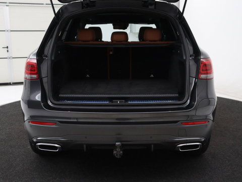 Mercedes-Benz GLC 300e 4MATIC Business Solution AMG | SOH 86,6% | Panorama dak | 360 Camera | Trekhaak | Adaptive cruise | Navigatie | DAB+ | Carplay | Bluetooth | Sfeerverlichting | Verkeersteken assistent | Climate control