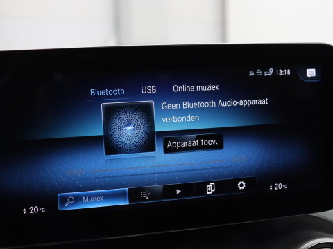 Mercedes-Benz GLC 300e 4MATIC Business Solution AMG | SOH 86,6% | Panorama dak | 360 Camera | Trekhaak | Adaptive cruise | Navigatie | DAB+ | Carplay | Bluetooth | Sfeerverlichting | Verkeersteken assistent | Climate control