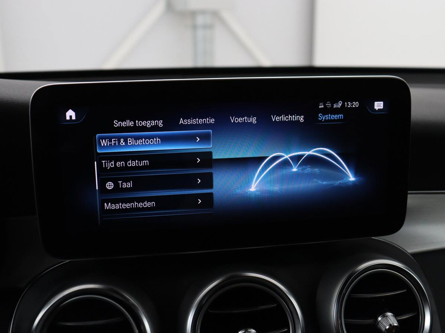 Mercedes-Benz GLC 300e 4MATIC Business Solution AMG | SOH 86,6% | Panorama dak | 360 Camera | Trekhaak | Adaptive cruise | Navigatie | DAB+ | Carplay | Bluetooth | Sfeerverlichting | Verkeersteken assistent | Climate control