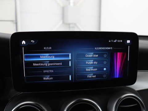 Mercedes-Benz GLC 300e 4MATIC Business Solution AMG | SOH 86,6% | Panorama dak | 360 Camera | Trekhaak | Adaptive cruise | Navigatie | DAB+ | Carplay | Bluetooth | Sfeerverlichting | Verkeersteken assistent | Climate control