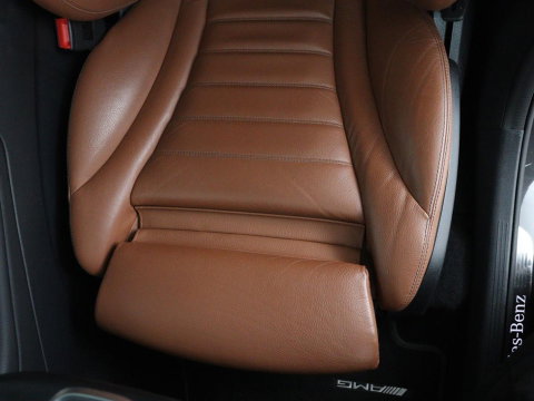 Mercedes-Benz GLC 300e 4MATIC Business Solution AMG | SOH 86,6% | Panorama dak | 360 Camera | Trekhaak | Adaptive cruise | Navigatie | DAB+ | Carplay | Bluetooth | Sfeerverlichting | Verkeersteken assistent | Climate control