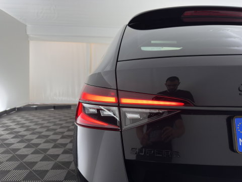 Škoda Superb Combi 1.4 TSI iV Sportline Business (Plug-in) (INCL.BTW) Aut. *PANO | LEATHER-MICROFIBRE | FULL-LED | DIGI-COCKPIT | HEATED-SPORTSEATS | KEYLESS | DAB+ | NAVI-FULLMAP | PRIVACYGLASS | SHIFT-PADDLES | AMBIENT-LIGHT | ECC | PDC | CRUSIE |