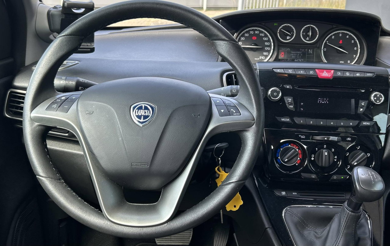 Lancia Ypsilon