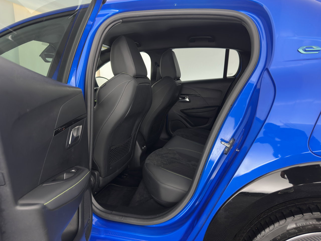 Peugeot e-208