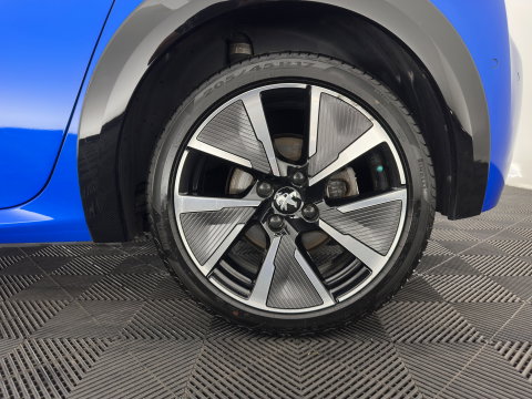 Peugeot e-208 EV GT Pack 50 kWh [3-Fase-11kW] {SoH-94%} (INCL.BTW) *FULL-LED | DIGI-COCKPIT | BLINDSPOT | CAMERA | LEATHER-ALCANTARA | AMBIENTLIGHT | NAVI-FULLMAP | LANE-ASSIST | KEYLESS | DAB | CCS-FASTLOADER | HEATED-SPORTSEATS | 17''ALU*