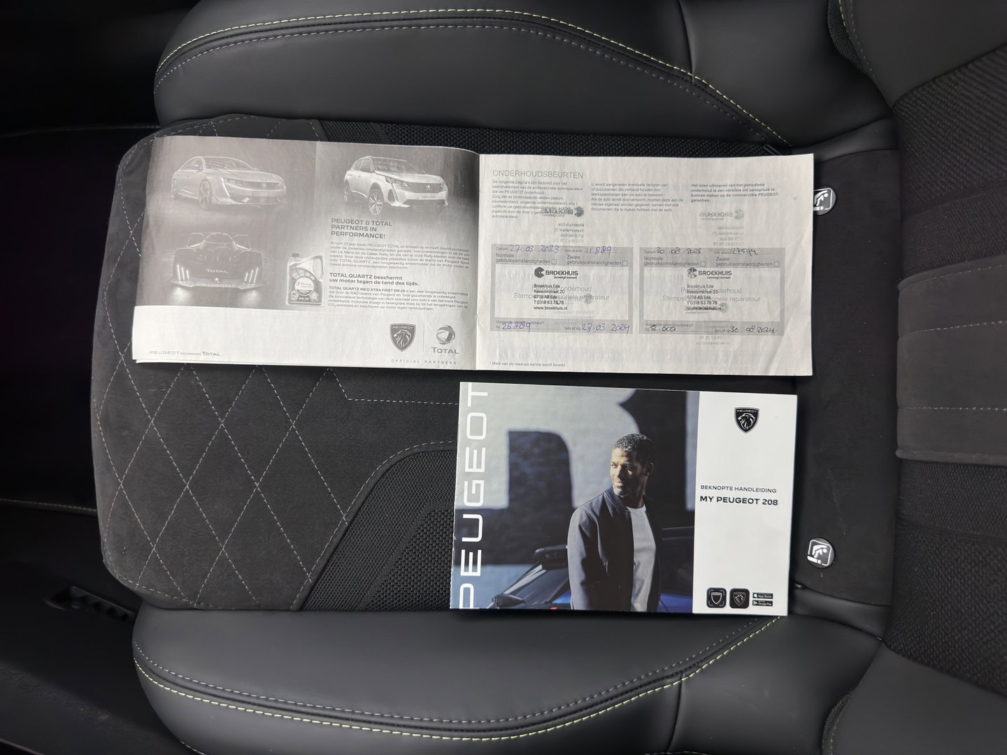 Peugeot e-208 EV GT Pack 50 kWh [3-Fase-11kW] {SoH-94%} (INCL.BTW) *FULL-LED | DIGI-COCKPIT | BLINDSPOT | CAMERA | LEATHER-ALCANTARA | AMBIENTLIGHT | NAVI-FULLMAP | LANE-ASSIST | KEYLESS | DAB | CCS-FASTLOADER | HEATED-SPORTSEATS | 17''ALU*