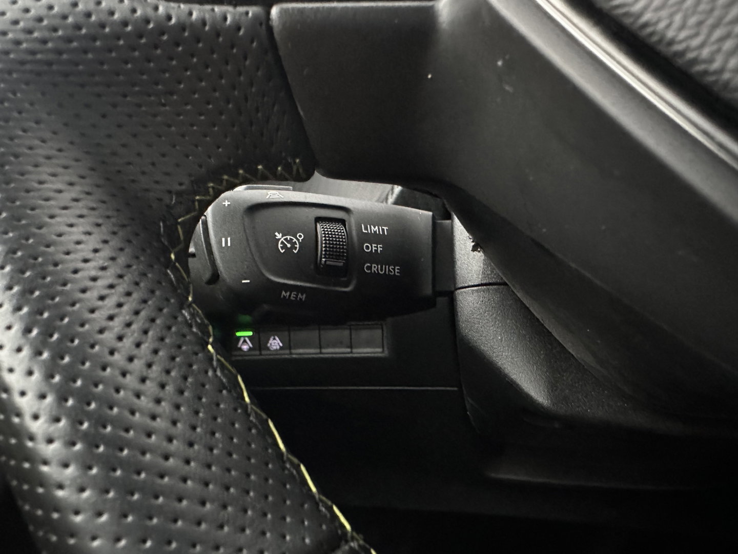 Peugeot e-208 EV GT Pack 50 kWh [3-Fase-11kW] {SoH-94%} (INCL.BTW) *FULL-LED | DIGI-COCKPIT | BLINDSPOT | CAMERA | LEATHER-ALCANTARA | AMBIENTLIGHT | NAVI-FULLMAP | LANE-ASSIST | KEYLESS | DAB | CCS-FASTLOADER | HEATED-SPORTSEATS | 17''ALU*