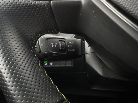 Peugeot e-208 EV GT Pack 50 kWh [3-Fase-11kW] {SoH-94%} (INCL.BTW) *FULL-LED | DIGI-COCKPIT | BLINDSPOT | CAMERA | LEATHER-ALCANTARA | AMBIENTLIGHT | NAVI-FULLMAP | LANE-ASSIST | KEYLESS | DAB | CCS-FASTLOADER | HEATED-SPORTSEATS | 17''ALU*