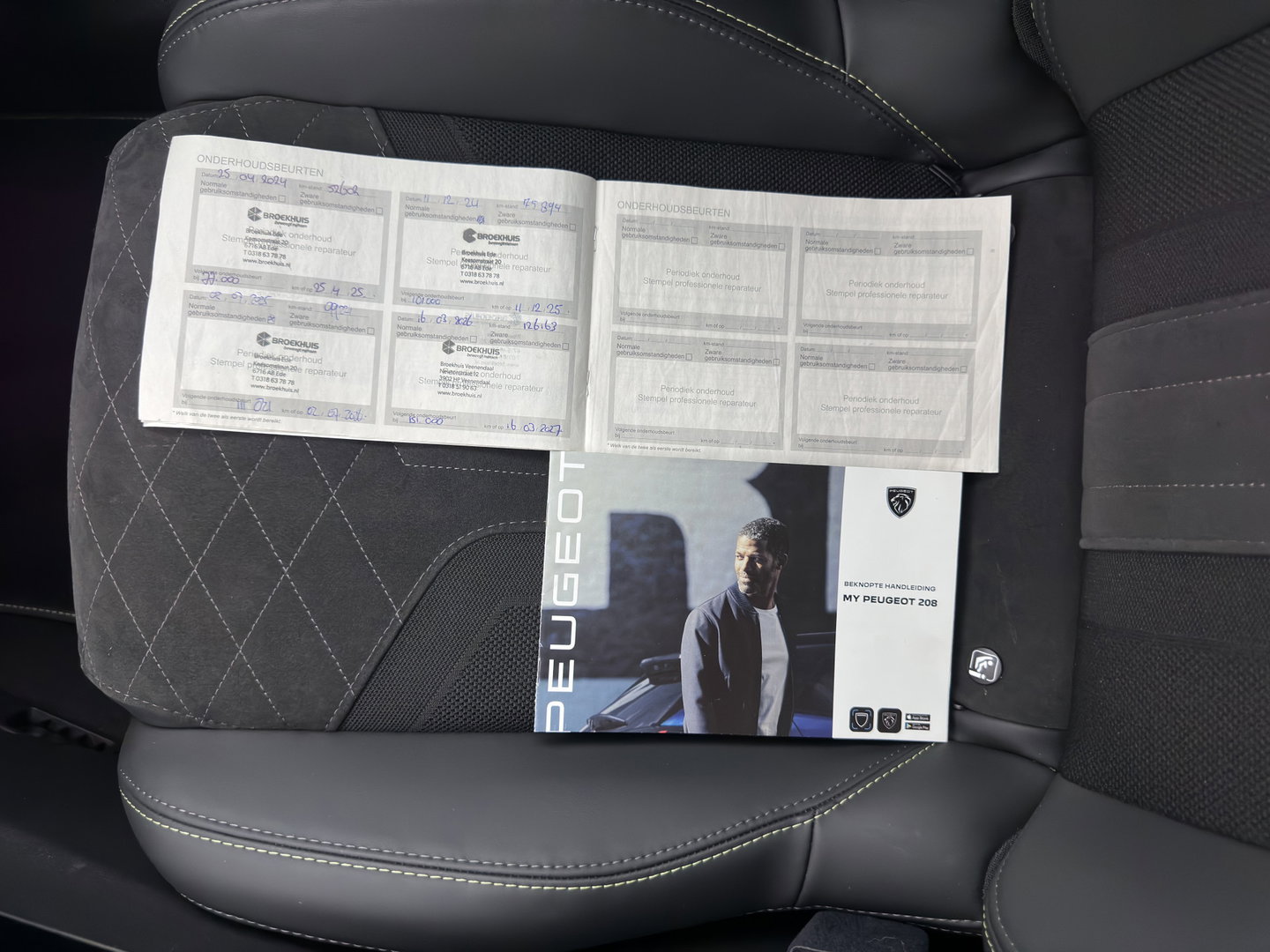 Peugeot e-208 EV GT Pack 50 kWh [3-Fase-11kW] {SoH-94%} (INCL.BTW) *FULL-LED | DIGI-COCKPIT | BLINDSPOT | CAMERA | LEATHER-ALCANTARA | AMBIENTLIGHT | NAVI-FULLMAP | LANE-ASSIST | KEYLESS | DAB | CCS-FASTLOADER | HEATED-SPORTSEATS | 17''ALU*