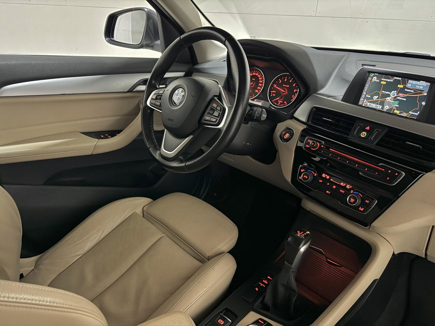 BMW X1 sDrive18i High Executive Leer Navi Cruise Trekh. NAP