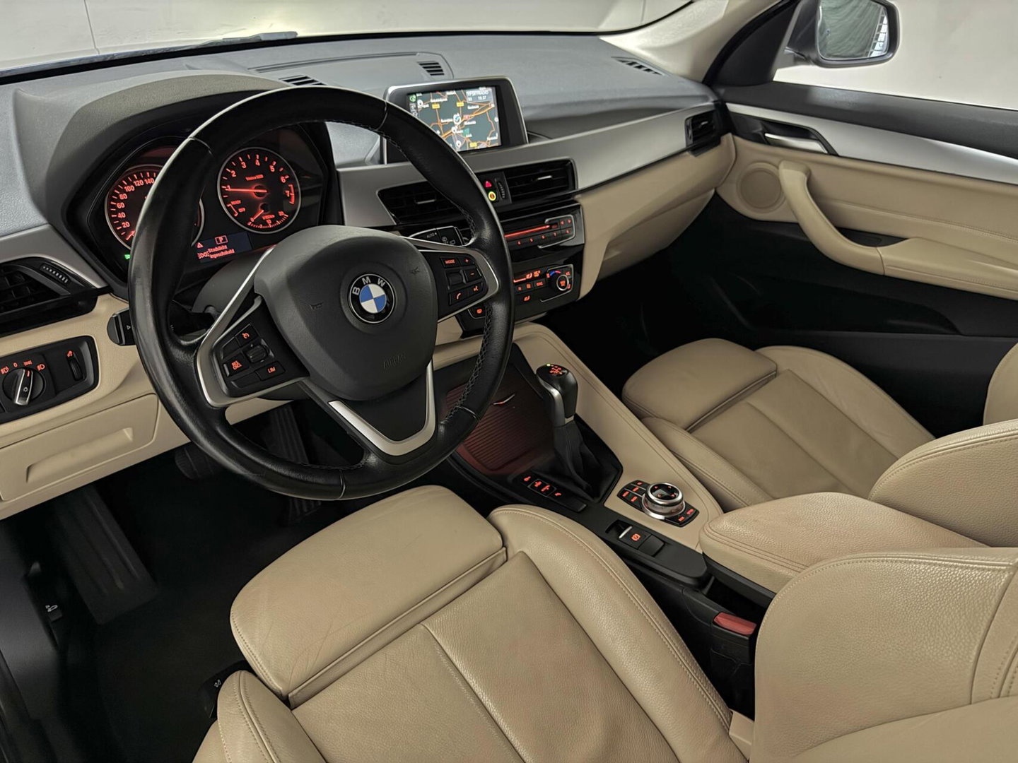BMW X1 sDrive18i High Executive Leer Navi Cruise Trekh. NAP