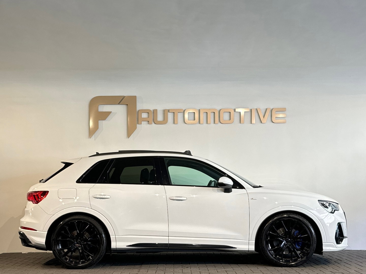 Audi Q3 40 TFSI quattro S Line Pano|Camera|ACC|Lane|Dodehoek