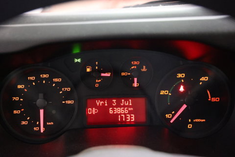 Iveco Daily 40C15V 3.0 BAKWAGEN MET LAADKLEP EN TREKHAAK