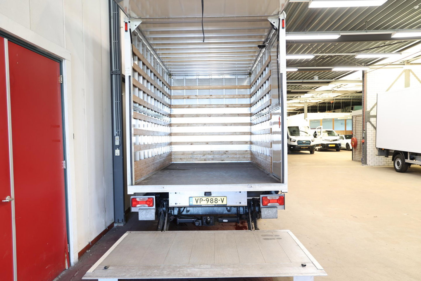 Iveco Daily 40C15V 3.0 BAKWAGEN MET LAADKLEP EN TREKHAAK