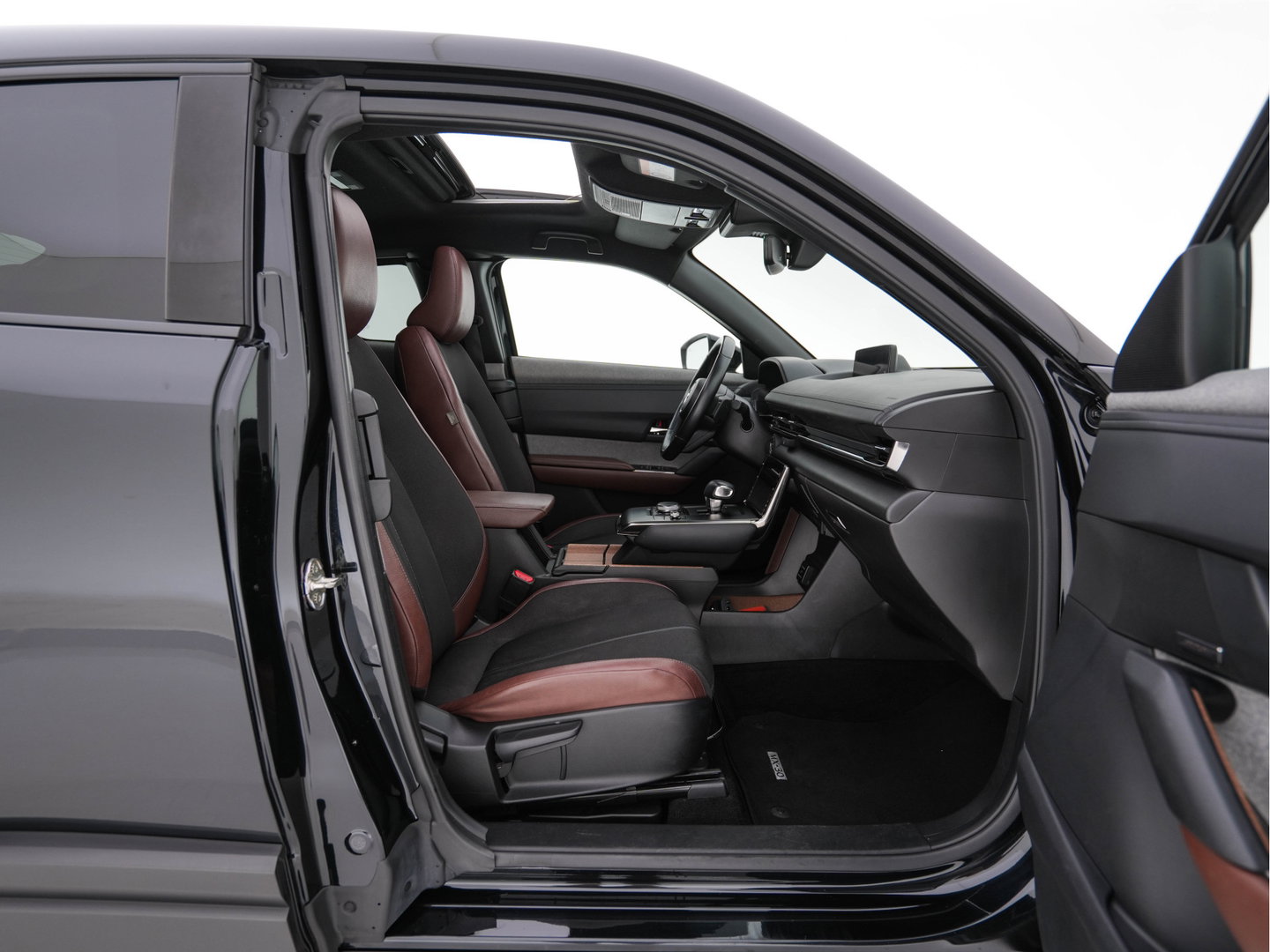 Mazda MX-30 e-SkyActiv 145 Luxury 36 kWh (INCL-BTW) *PANO | HEAD-UP | ADAPTIVE-CRUISE | BLIND-SPOT | FULL-LED | KEYLESS | TOP-VIEW | DAB+ | BOSE-AUDIO | NAVI-FULLMAP | DIGI-COCKPIT | HEATED-COMFORTSEATS | 18''ALU*