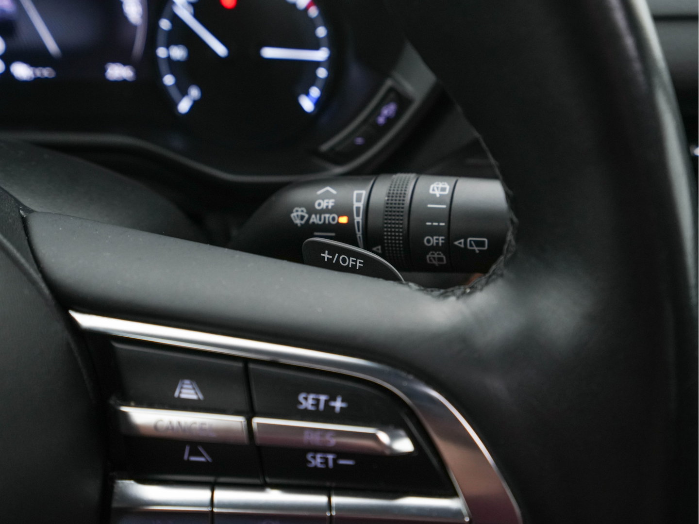 Mazda MX-30 e-SkyActiv 145 Luxury 36 kWh (INCL-BTW) *PANO | HEAD-UP | ADAPTIVE-CRUISE | BLIND-SPOT | FULL-LED | KEYLESS | TOP-VIEW | DAB+ | BOSE-AUDIO | NAVI-FULLMAP | DIGI-COCKPIT | HEATED-COMFORTSEATS | 18''ALU*