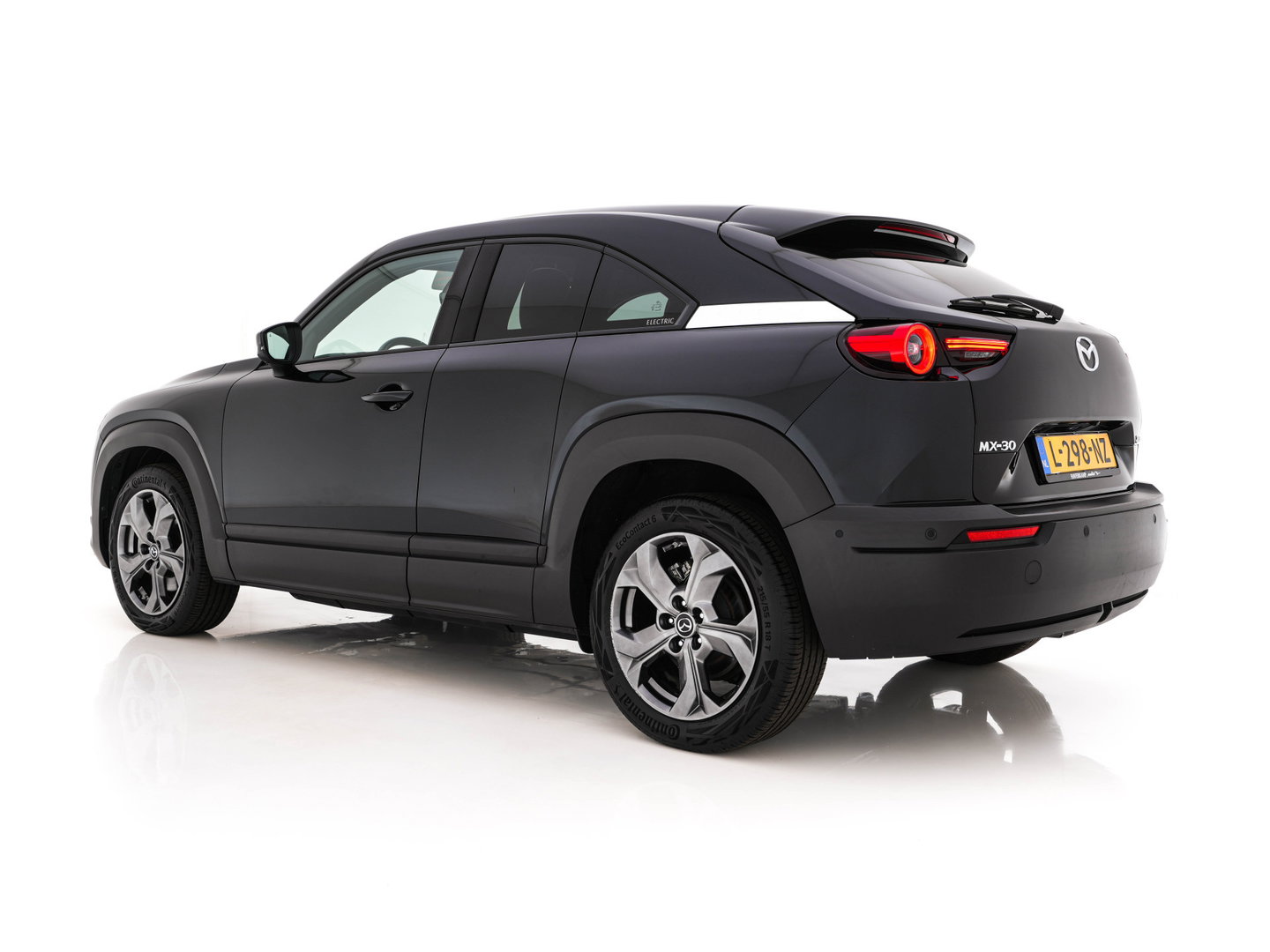 Mazda MX-30 e-SkyActiv 145 Luxury 36 kWh (INCL-BTW) *PANO | HEAD-UP | ADAPTIVE-CRUISE | BLIND-SPOT | FULL-LED | KEYLESS | TOP-VIEW | DAB+ | BOSE-AUDIO | NAVI-FULLMAP | DIGI-COCKPIT | HEATED-COMFORTSEATS | 18''ALU*