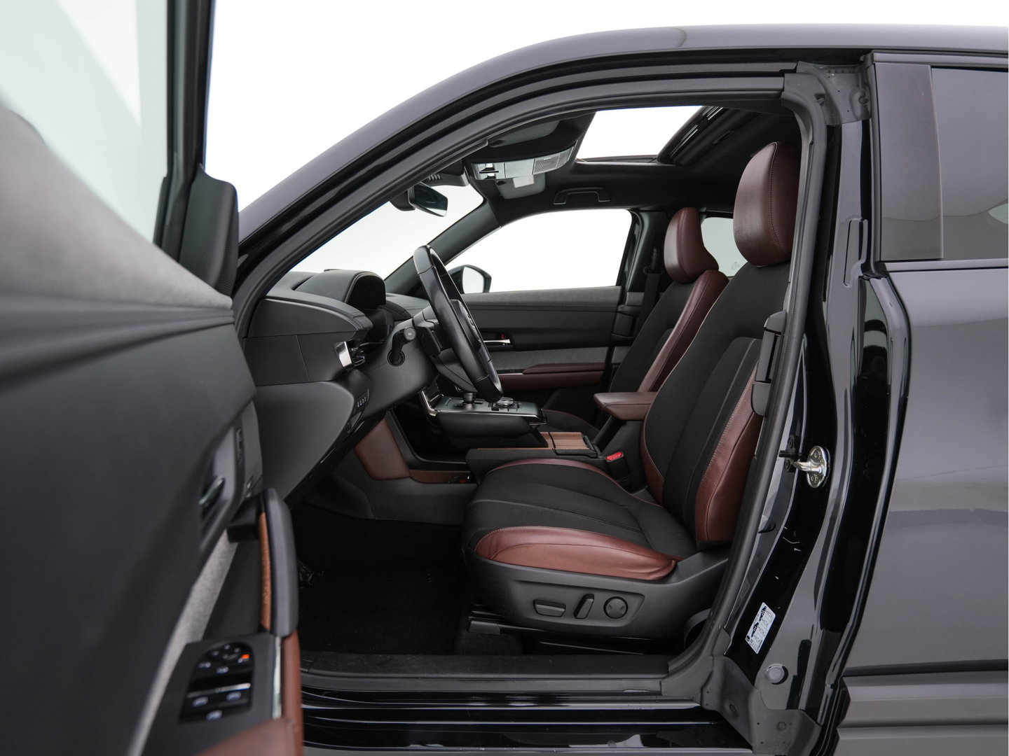 Mazda MX-30 e-SkyActiv 145 Luxury 36 kWh (INCL-BTW) *PANO | HEAD-UP | ADAPTIVE-CRUISE | BLIND-SPOT | FULL-LED | KEYLESS | TOP-VIEW | DAB+ | BOSE-AUDIO | NAVI-FULLMAP | DIGI-COCKPIT | HEATED-COMFORTSEATS | 18''ALU*